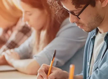 Jovenes tomando el Toefl en Ecuador - The One Institue